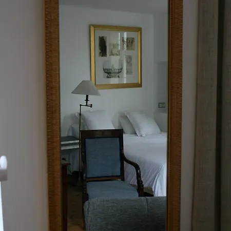 Hotel La Maison De La 2*
